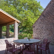 Terras met zicht op de watermolen
