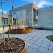 Daktuinen met cortenstalen bloembakken