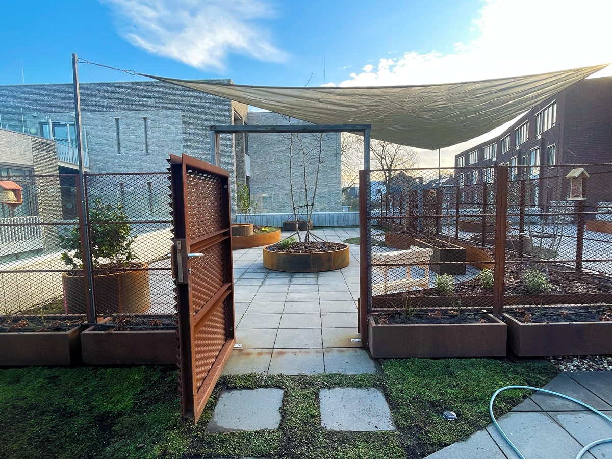 Herinrichting van daktuinen bij een zorginstelling