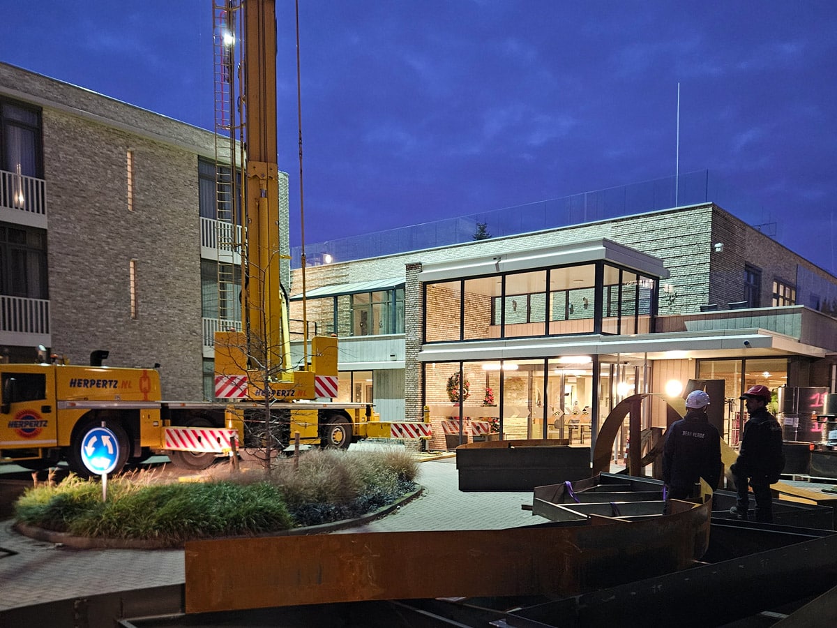 Hijswerkzaamheden bij de aanleg van een daktuin