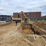 Uitgraven van cunetten voor funderingen