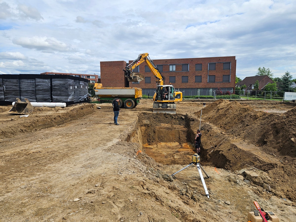 Uitgraven van cunetten voor funderingen