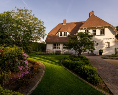 Voortuin van een statige villa
