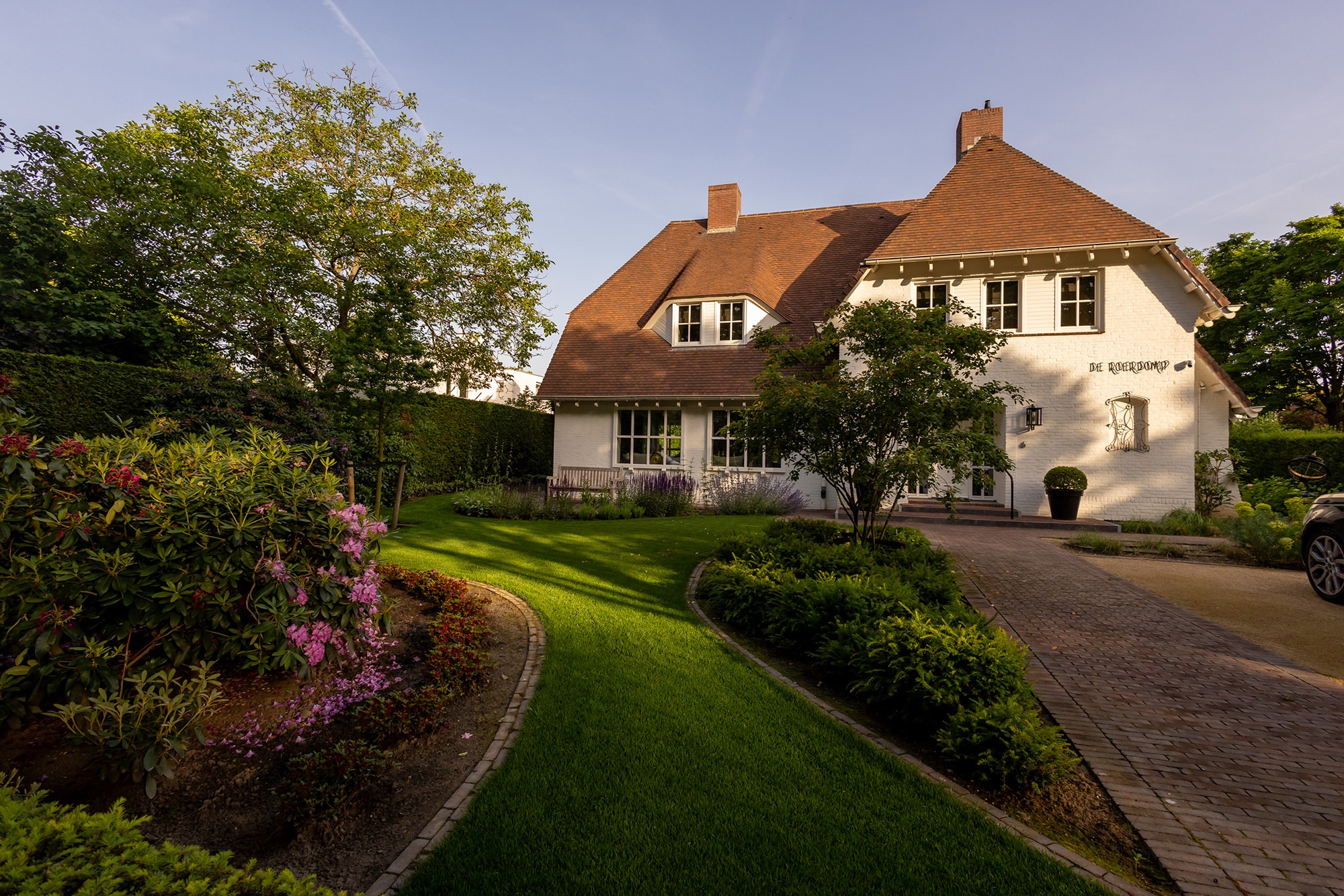 Voortuin van een statige villa
