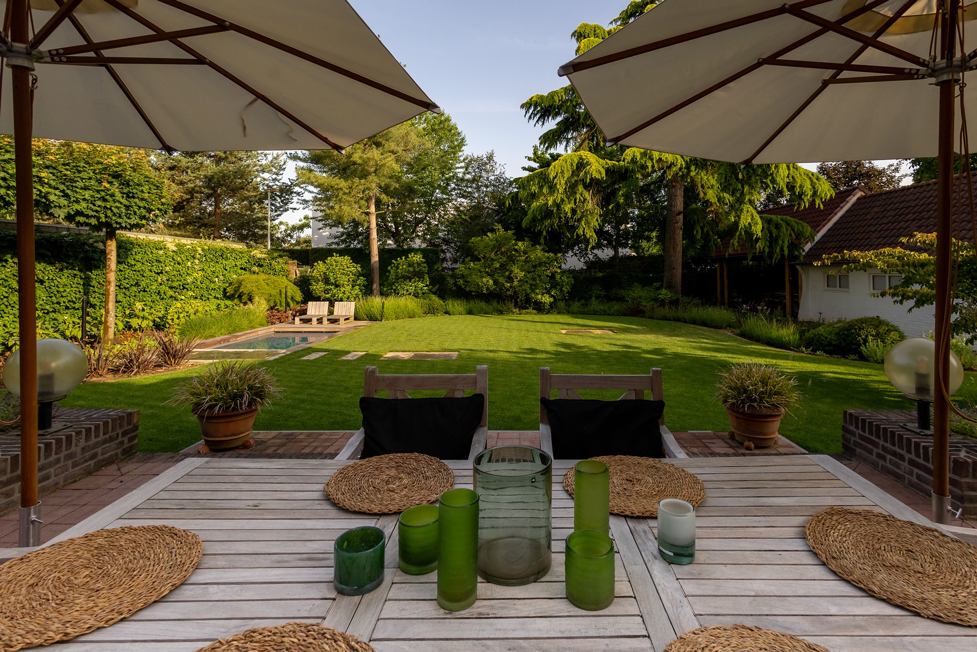 Prachtig uitzicht over de tuin vanuit het terras