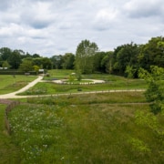 Weids uitzicht over de parktuin